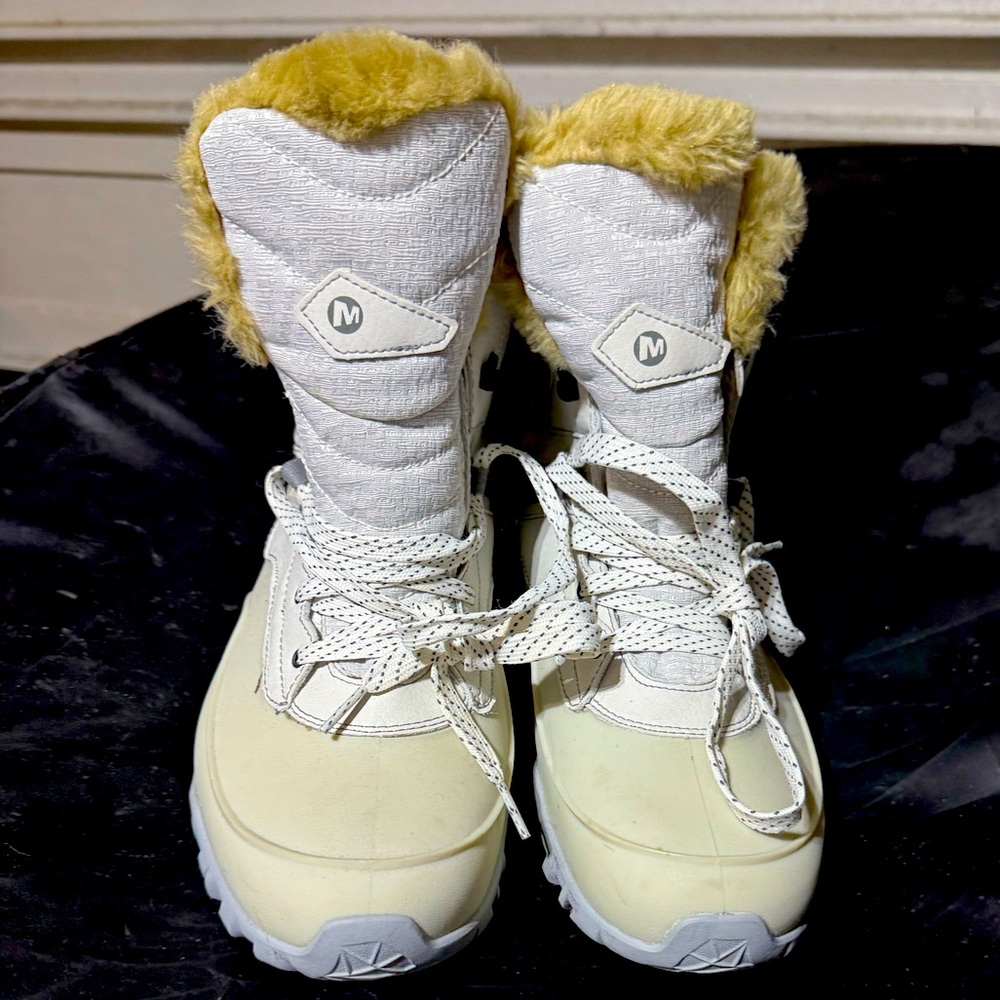 25% PRICE DROP! $89 (was $119)
MERRELL WATERPROOF WINTER BOOTS